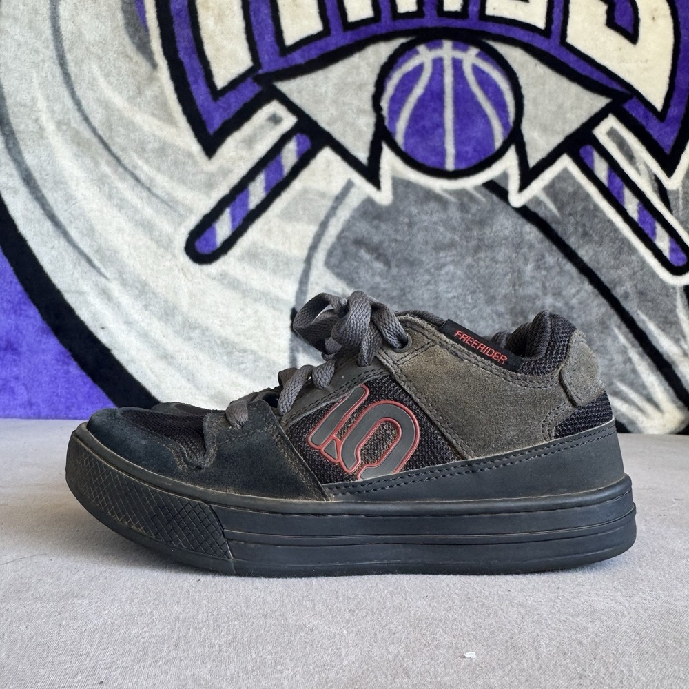 Size 2y - Five Ten Freerider Stealth Rubber 5153 Black & Red Kids Shoes